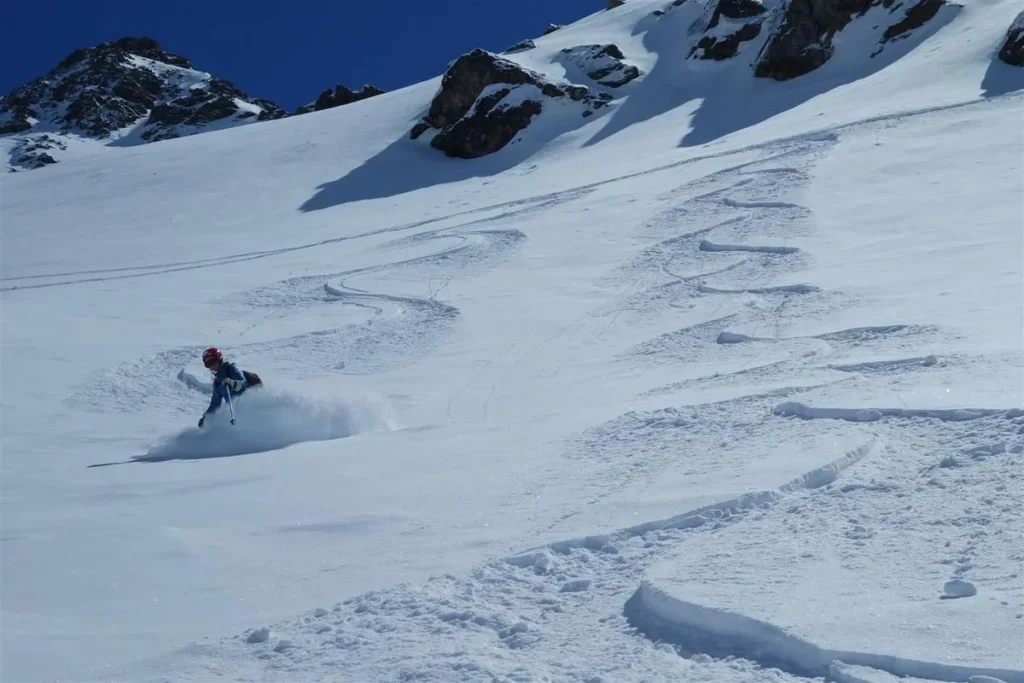 Ski en poudreuse à Valloire, en hiver